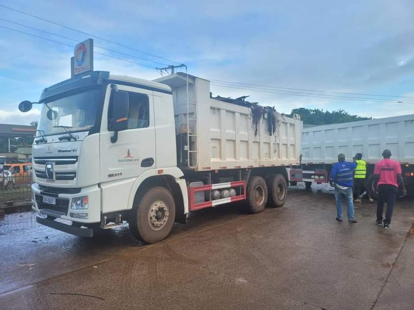 Le Groupe GUICOPRES déploie un arsenal de guerre contre les ordures à Conakry.