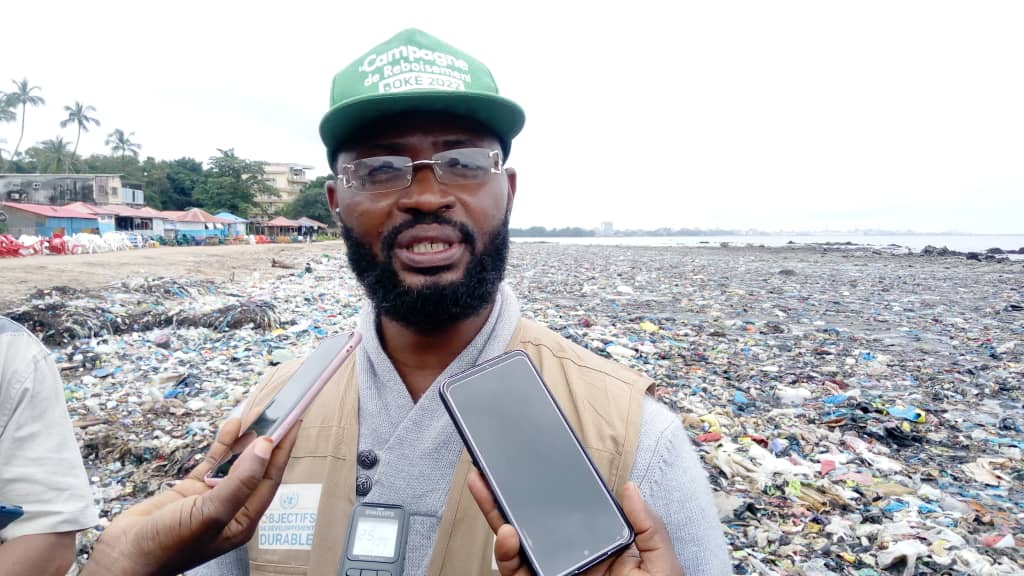 Conakry/ Insalubrité : les plages de Rogbanè transformées à un lieu de dépotoirs d’ordures.