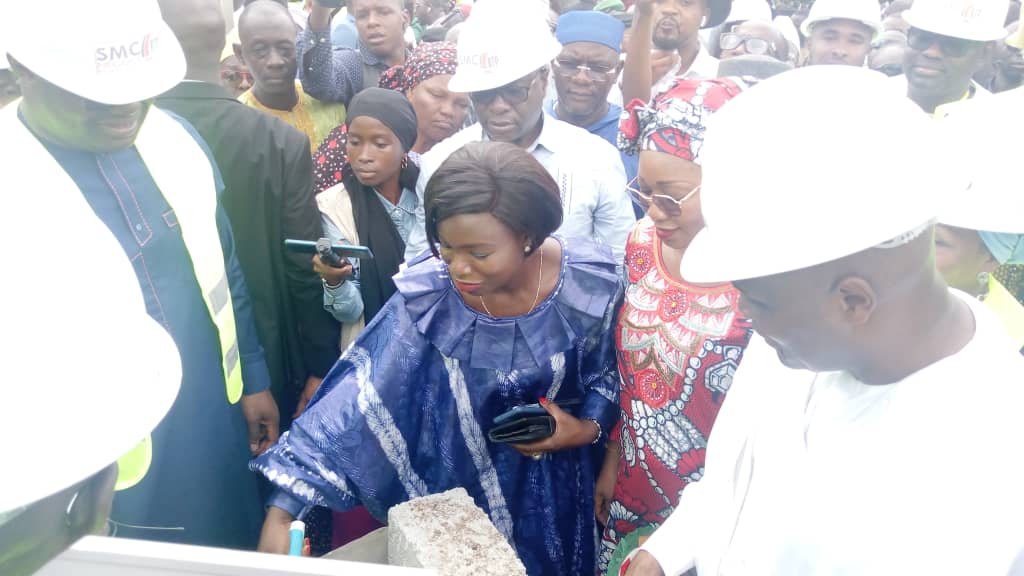 Conakry : Bernard Goumou pose la première pierre du centre d’insertion professionnelle émergence de Sangoyah .