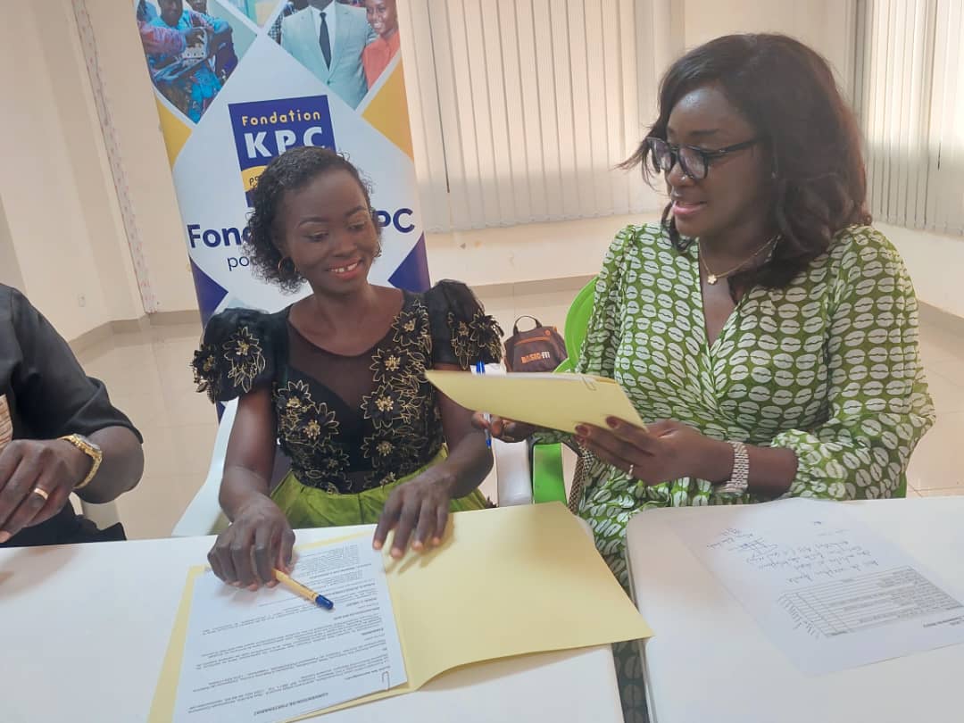 Signature de convention entre la fondation KPC pour l’humanitaire BECA Prod