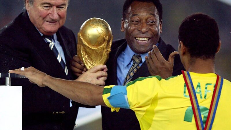 Football : Edson Arantes Do Nascimento Alias « Roi » Pelé Est Mort