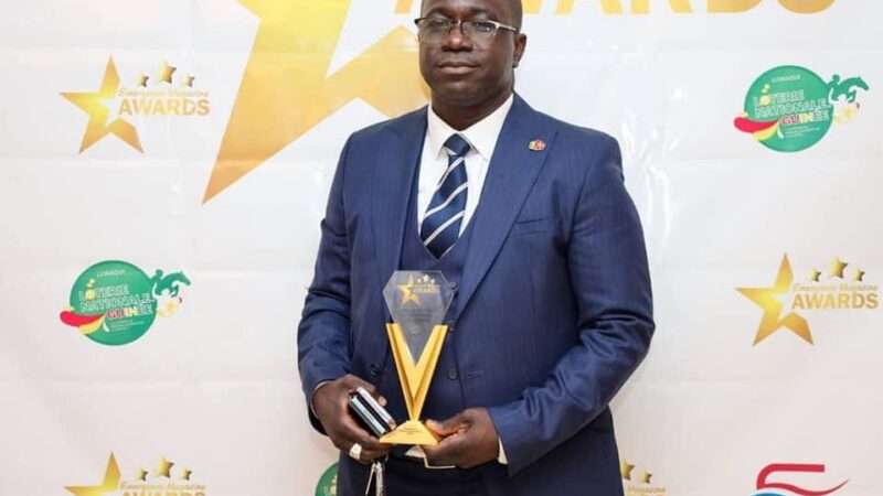 1ère édition Emergence Magazine Awards 2023: Ousmane Savané DGA Alport-Conakry, rafle le prix du meilleur Chef d’entreprise de l’année.