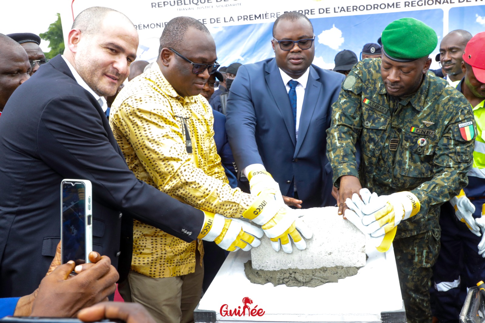 N’zérékoré, le Premier ministre lance les travaux de l’aérodrome moderne