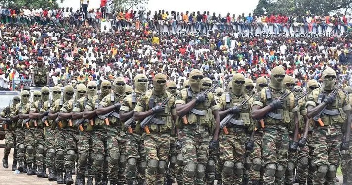 Guinée : deux militaires radiés des effectifs de l’armée