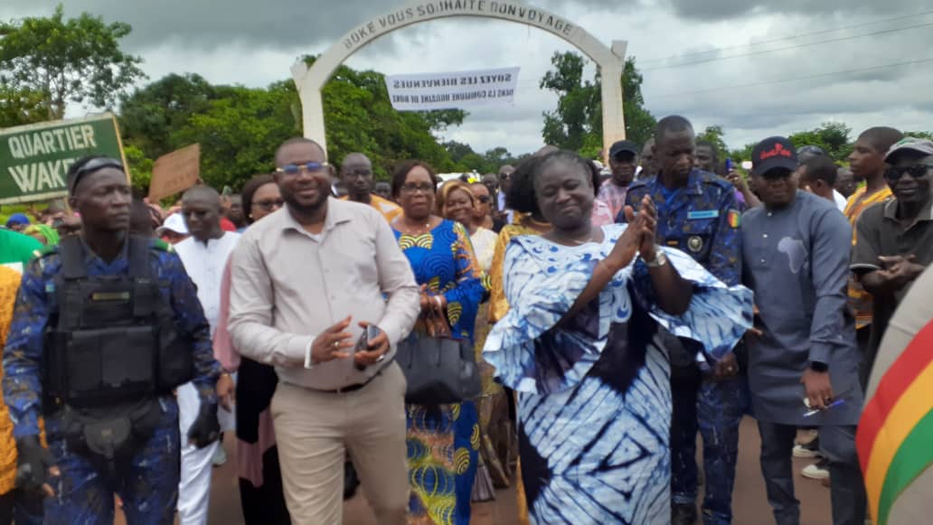 Guinée : La femme du premier ministre Méniane Christelle Doré rencontre  les  notables musulmans et chrétiens de Boké