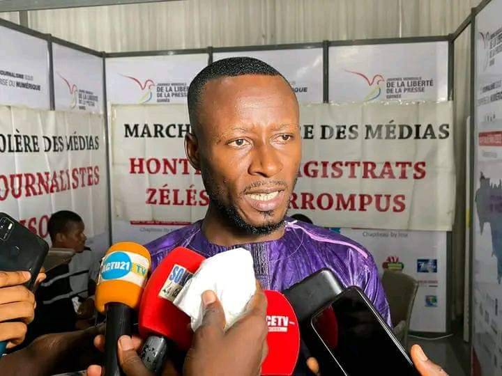 Restrictions imposées à Guinéematin et Inquisiteur: Sekou Jamel Pendessa pointe du doigt à Ousmane Gaoul Diallo et Moussa Moïse Sylla.