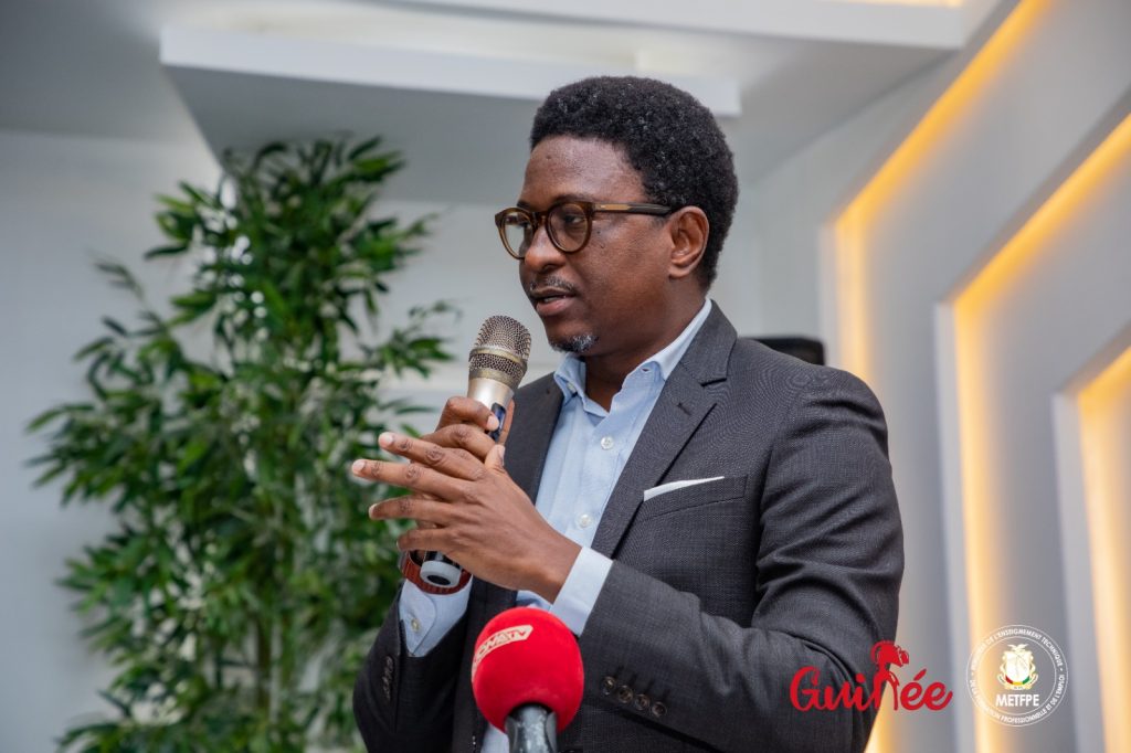 Alpha Boubacar Barry: “Le centre de formation Professionnelle Camara Laye de Donka a été entièrement financé par les fonds issus de l’opération de vente des véhicules V8 qui étaient à la présidence de la République”