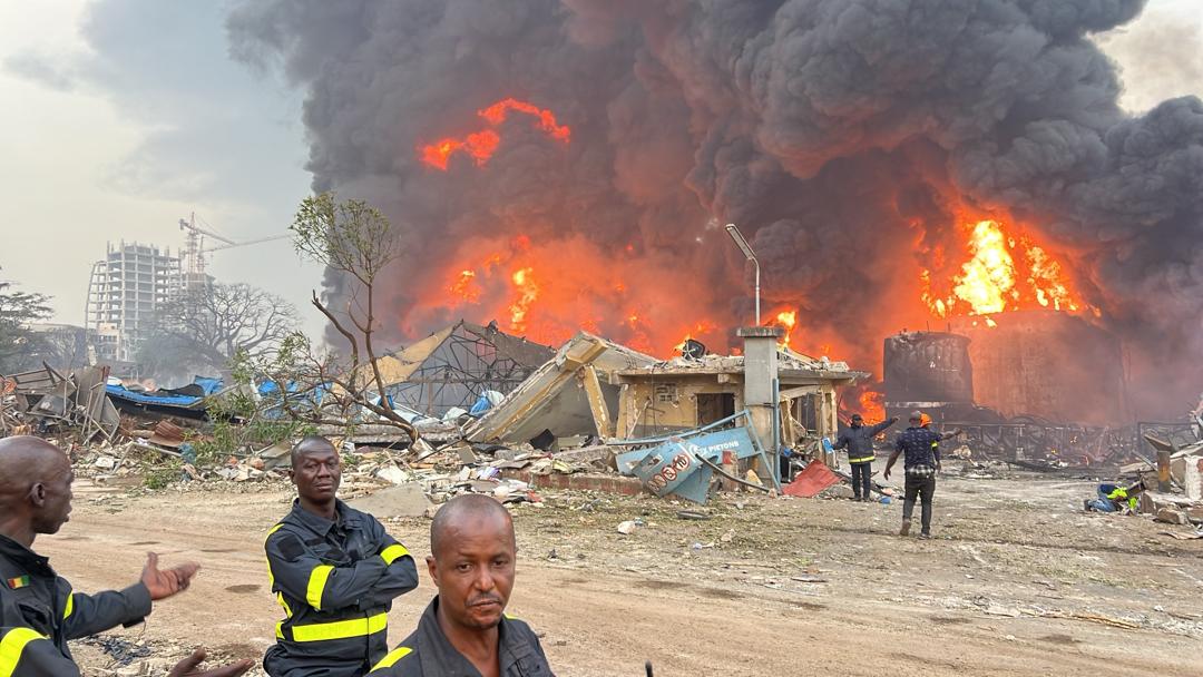 Incendie d’un terminal pétrolier: le gouvernement guinéen annonce la fermeture les écoles et les stations services dans le grand Conakry.