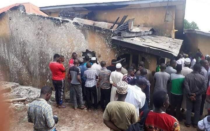 Incendie à Ansoumanyah plateau : Alhousseiny Touré revient sur le sinistre qui a causé la mort de 11 membres de sa famille