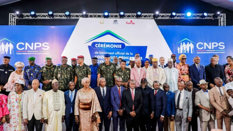 Conakry : le premier ministre lance officiellement la couverture maladie pour les agents de l’Etat.