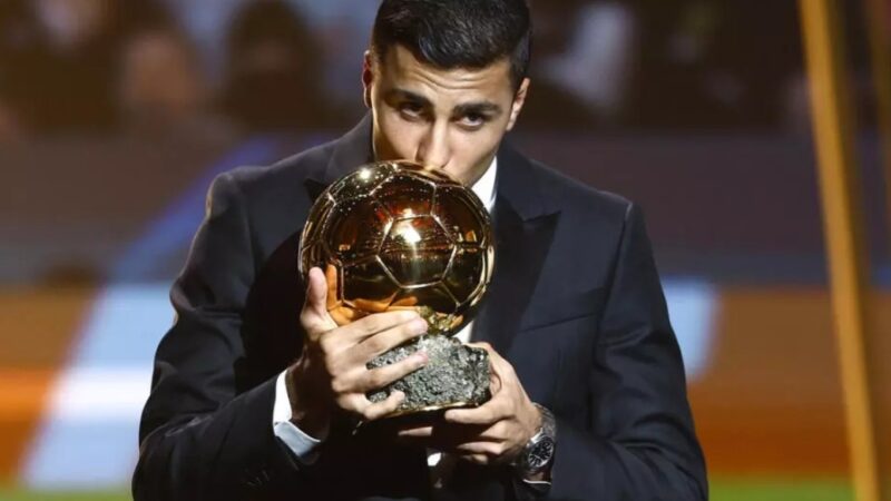 Ballon d’Or 2024: l’Espagnol Rodri sacré dans la polémique devant Vinicius et Bellingham. 