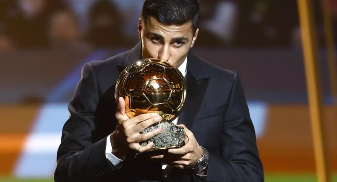 Ballon d’Or 2024: l’Espagnol Rodri sacré dans la polémique devant Vinicius et Bellingham. 