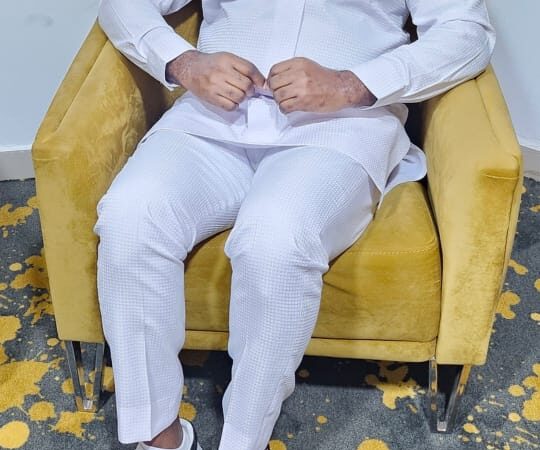 DR DAVID MAKONGO FÉLICITÉ POUR SON LEADERSHIP EXCEPTIONNEL.