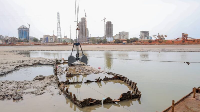 ALPORT CONAKRY ASSURE L&rsquo;ENTRETIEN DU BASSIN PORTUAIRE : DES MOYENS LOURDS ET UNE EXPERTISE MOBILISÉE POUR ÉLIMINER LES ÉPAVES