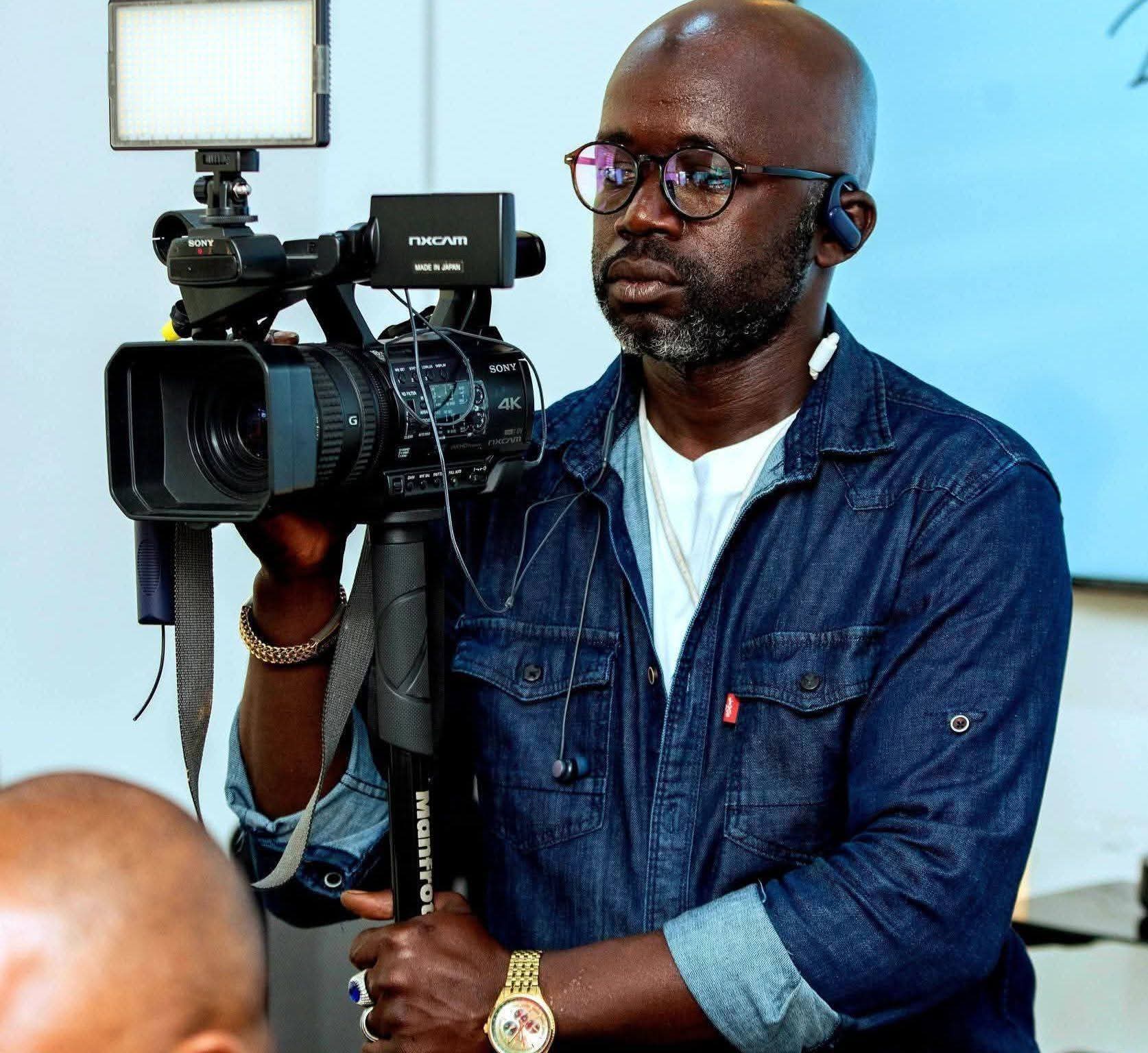 Urgent: le journaliste Daouda Taban Sylla élevé au grade du chevalier de l&rsquo;ordre national du mérite.