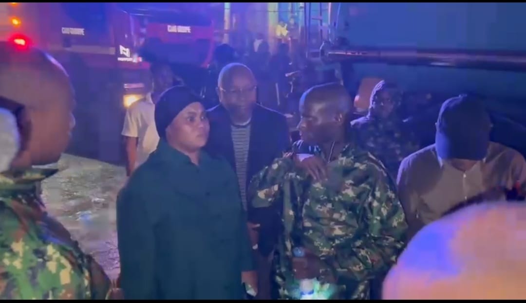 Incendie à Madina : La Ministre Fatima Camara auprès des sinistrés commerçants 