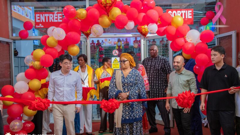 Conakry : la ministre Fatima Camara inaugure le centre commercial China Mall. 