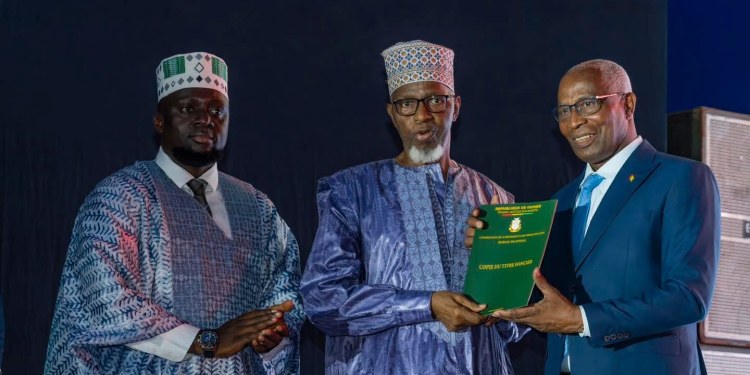 Restitution des Droits : 600 Titres Fonciers Remis aux Victimes des Déguerpissements de Kaporo Rail