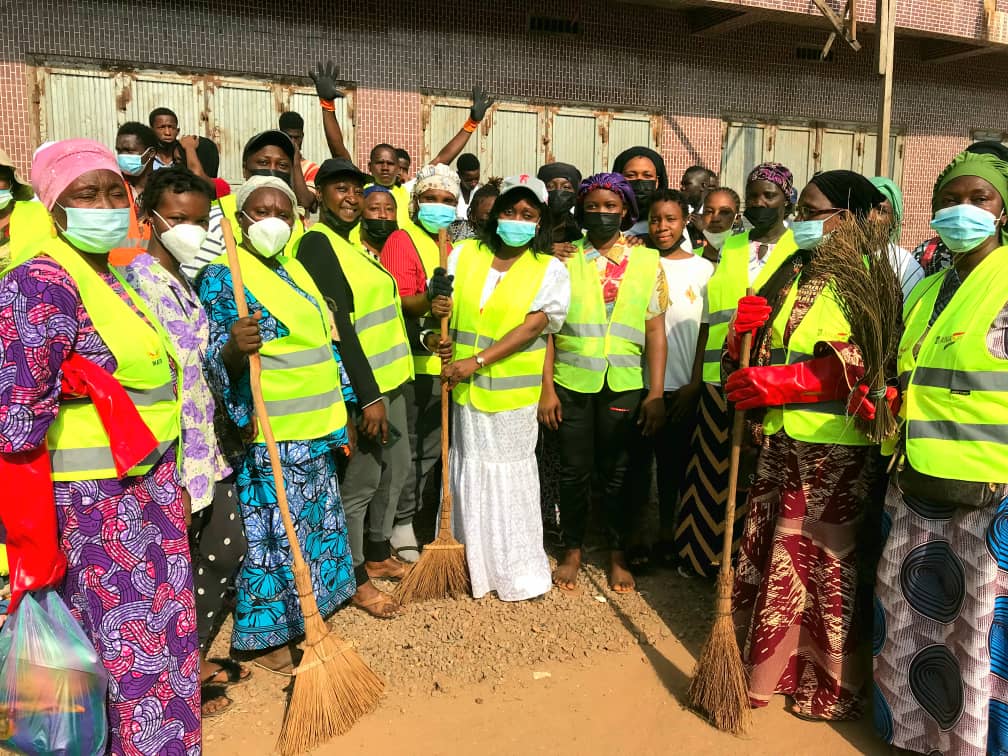L’insalubrité à Conakry : Mme Fatoumata Keita et les femmes de Sonfonia s’engagent pour l’assainissement