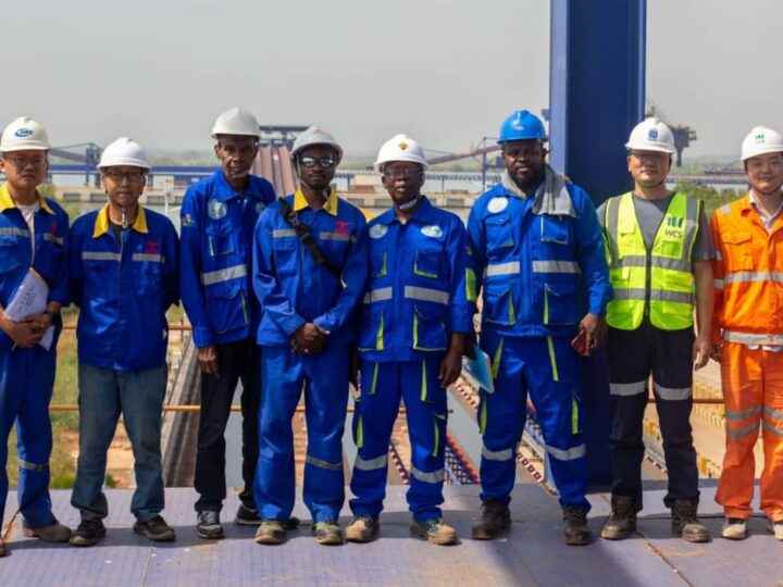 Ministère de l&rsquo;industrie: une équipe de contrôle technique des instruments de mesure et de pesage au port minier de Moribayah