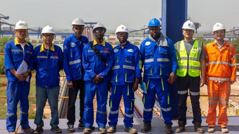 Ministère de l&rsquo;industrie: une équipe de contrôle technique des instruments de mesure et de pesage au port minier de Moribayah