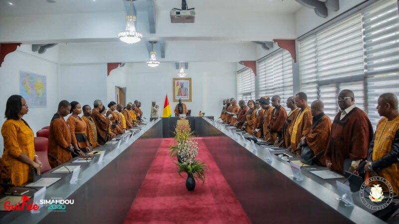 Guinée : Le Général Mamadi Doumbouya dissout le gouvernement après la démission de Bah Oury