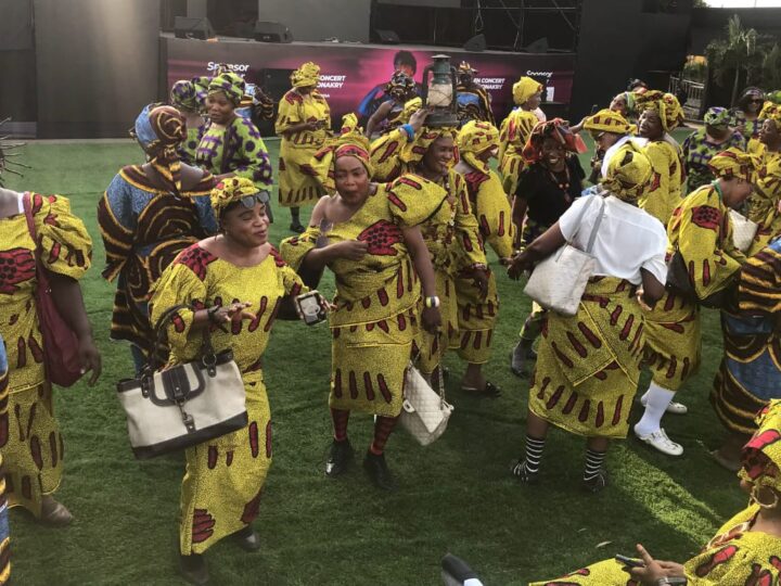 Conakry : les femmes du Sèdè Dandiya n°4 célèbrent la solidarité et la tradition « rétro »