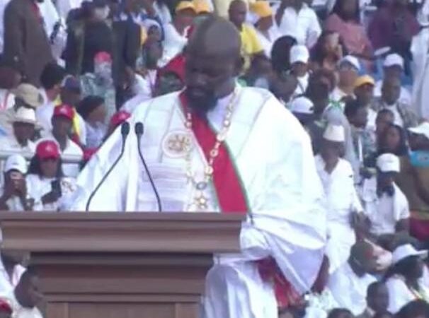 Guinée : Mamadi Doumbouya officiellement investi Président de la République 