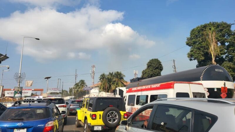 Alerte : Kaloum sous haute tension après des tirs à la Maison Centrale