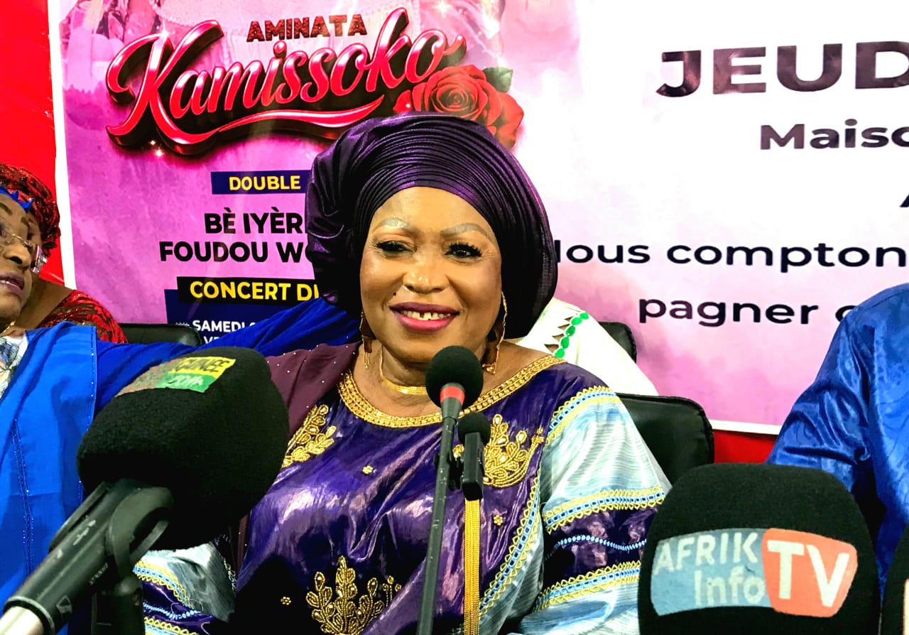 Conakry : Hadja Aminata Kamissoko de retour sur scène avec le double album « Bè Iyèrèyè » et « Foudou Wokowaka »