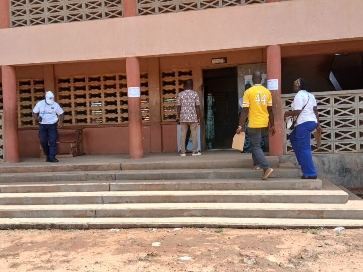 Kindia : une affluence timide dans plusieurs bureaux de vote à la mi-journée