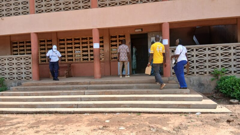 Kindia : une affluence timide dans plusieurs bureaux de vote à la mi-journée