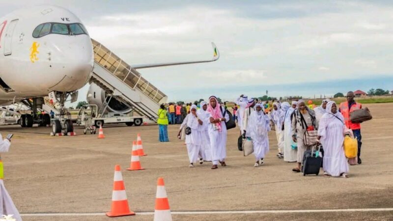 Hadj 2075 : Atterrissage forcé à Bamako pour le 21e convoi de pèlerins guinéens après une panne de réacteur