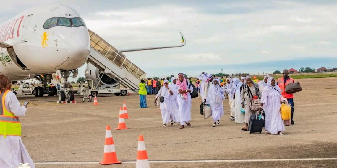 Hadj 2075 : Atterrissage forcé à Bamako pour le 21e convoi de pèlerins guinéens après une panne de réacteur