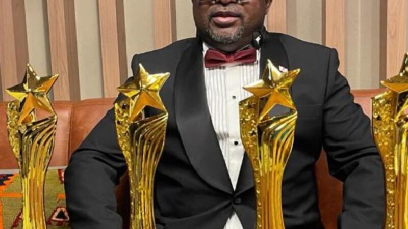 Distinction: Dr David Makongo, rafle le prix l’homme de l’Année 2025 du Cameroun By