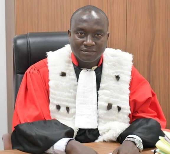 Justice : Le magistrat Algassimou Diallo frappé d&rsquo;une interdiction de sortie du territoire par le Parquet Général