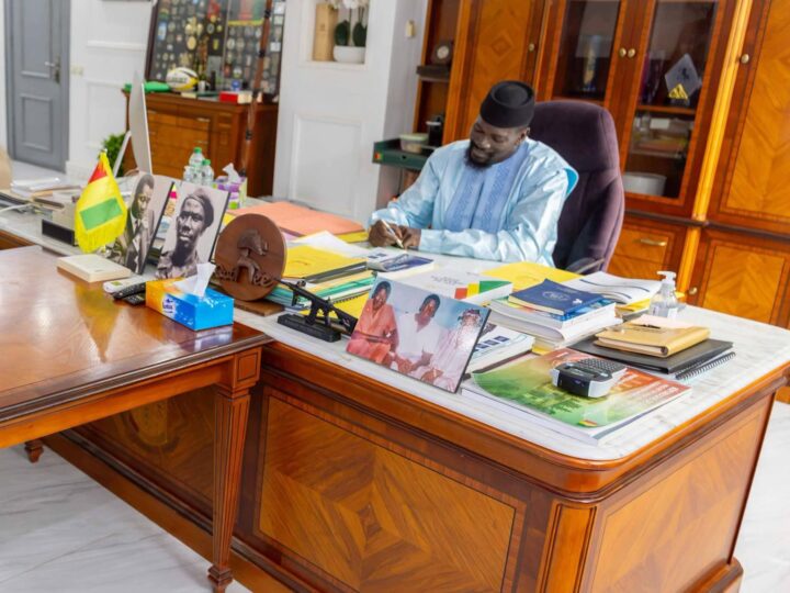 Changement de cap stratégique : Mamadi Doumbouya interrompt ses vacances pour restructurer la gouvernance et le territoire guinéen