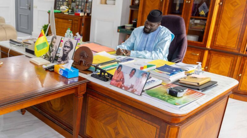 Changement de cap stratégique : Mamadi Doumbouya interrompt ses vacances pour restructurer la gouvernance et le territoire guinéen