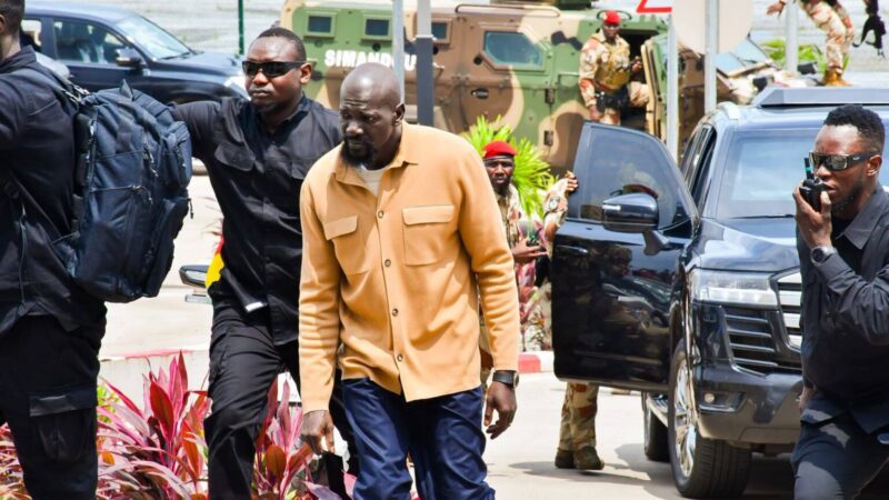 Guinée : Le président Mamadi Doumbouya de retour à Conakry après dix jours de vacances en Grèce