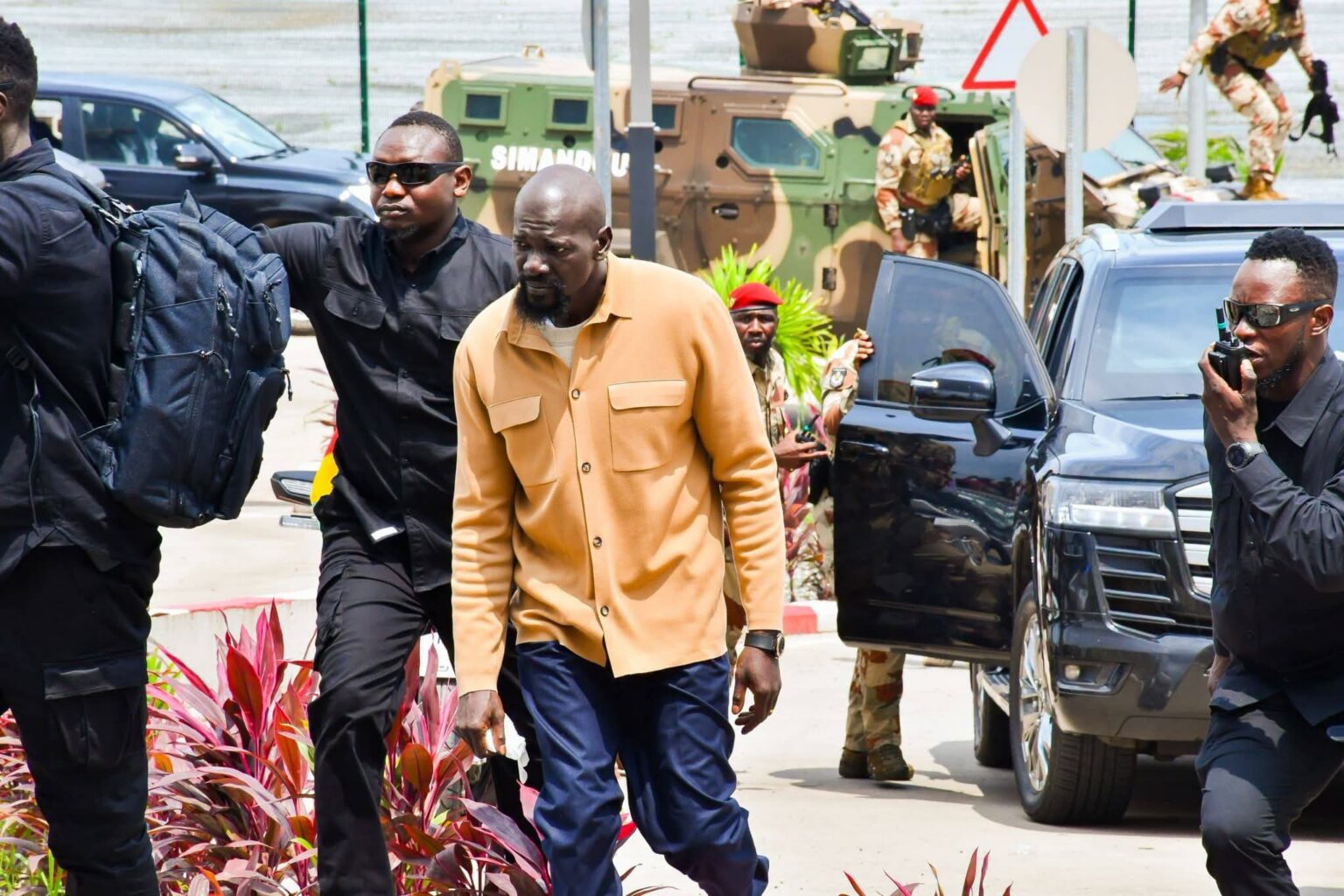Guinée : Le président Mamadi Doumbouya de retour à Conakry après dix jours de vacances en Grèce