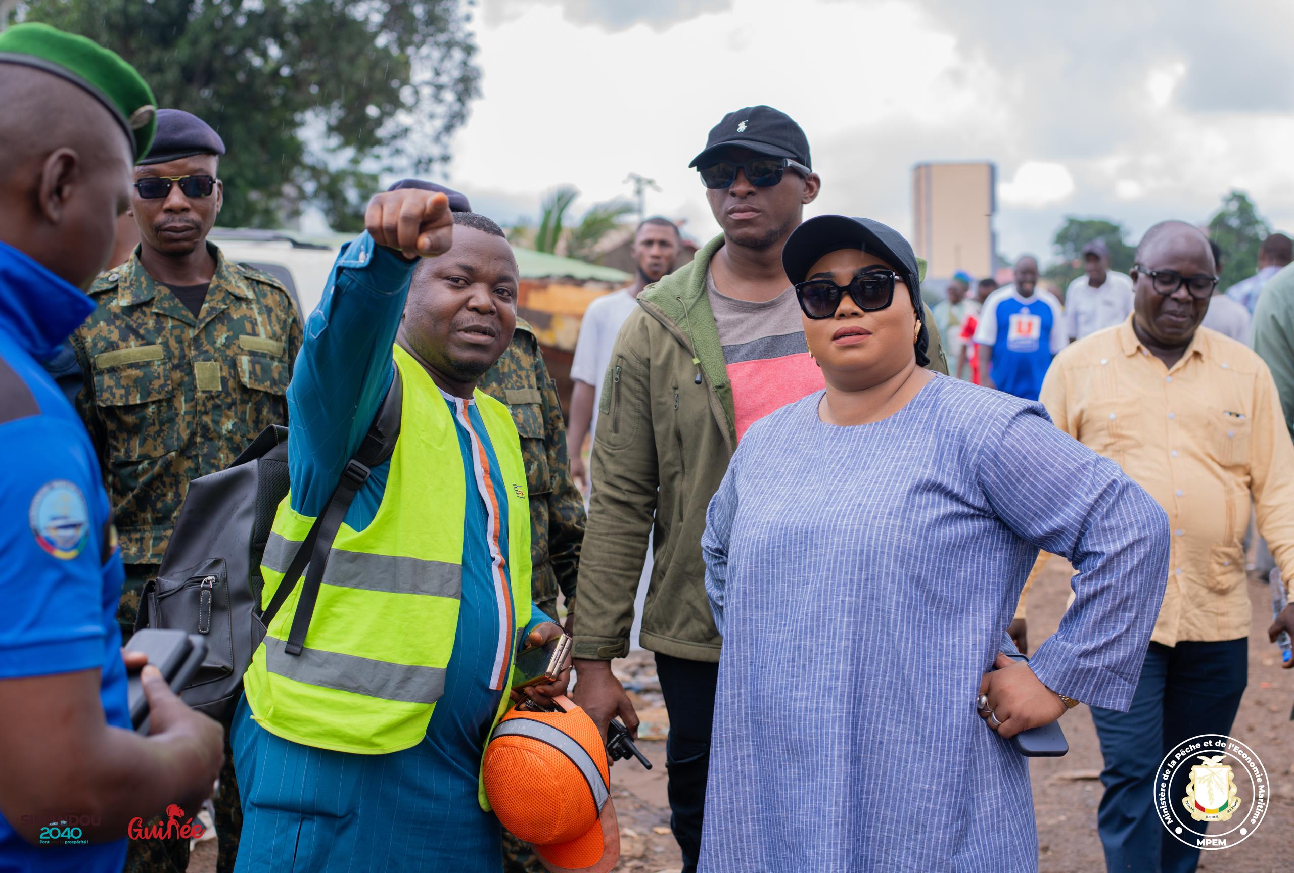 ​Conakry : La ministre de la Pêche inspecte les chantiers des débarcadères de la capital