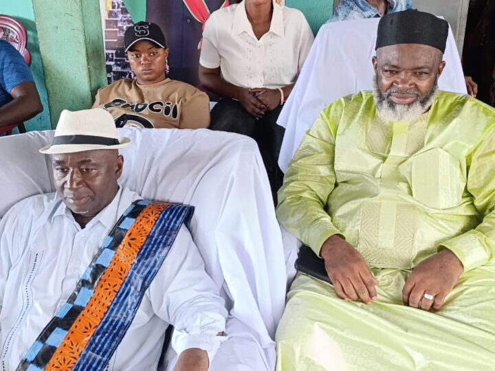 Sanoyah : le chef de quartier Lamine Soumah expose les préoccupations de sa population au député Mamady Kaba