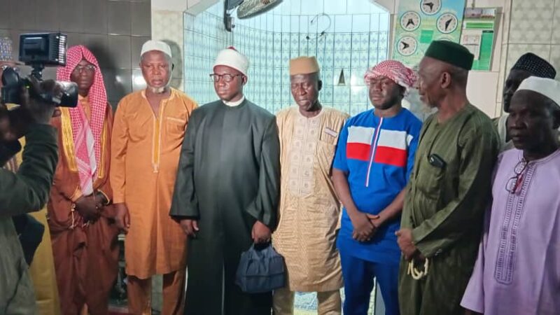 Dixinn : Prières et bénédictions à la mosquée de Landréah Centre, l’Association Guinée en Action honorée