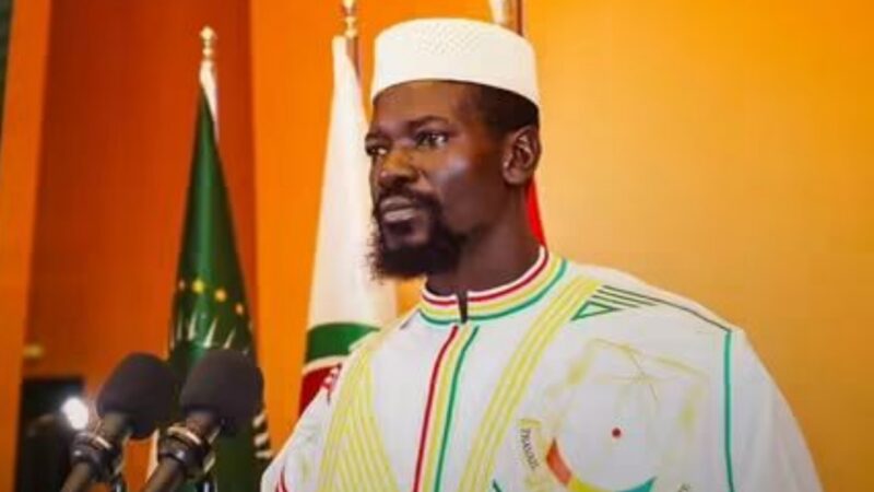 Adresse à la nation de Mamadi Doumbouya : »Je continuerai à défendre chaque mètre carré du territoire guinéen »