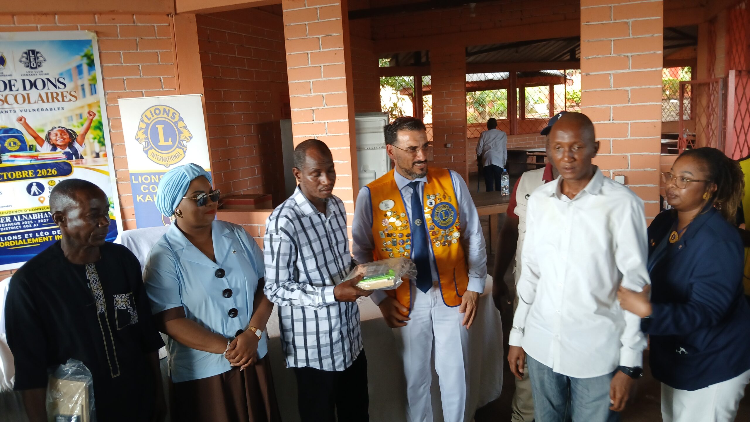 Guinée : Élan de générosité à Conakry avec la remise de 222 kits scolaires par le Lions Club Kakilambé